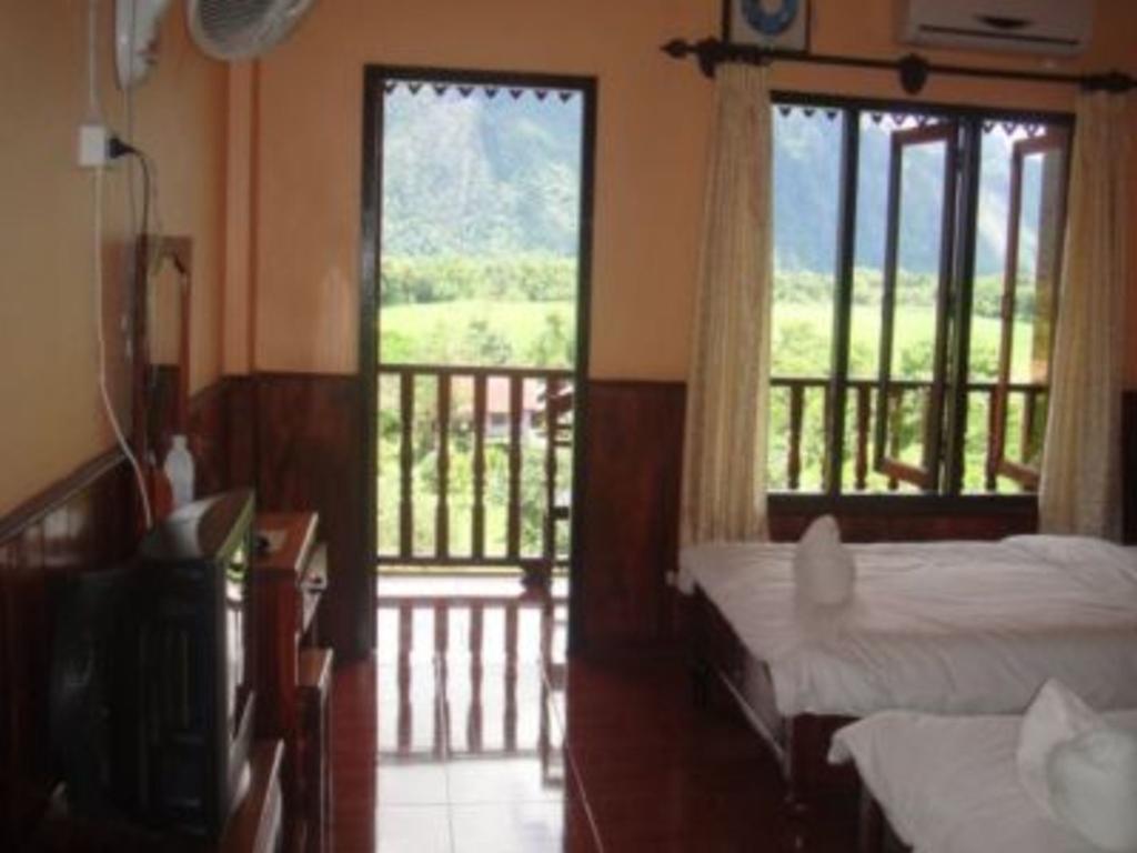 Happy River View Hotel Vang Vieng Esterno foto