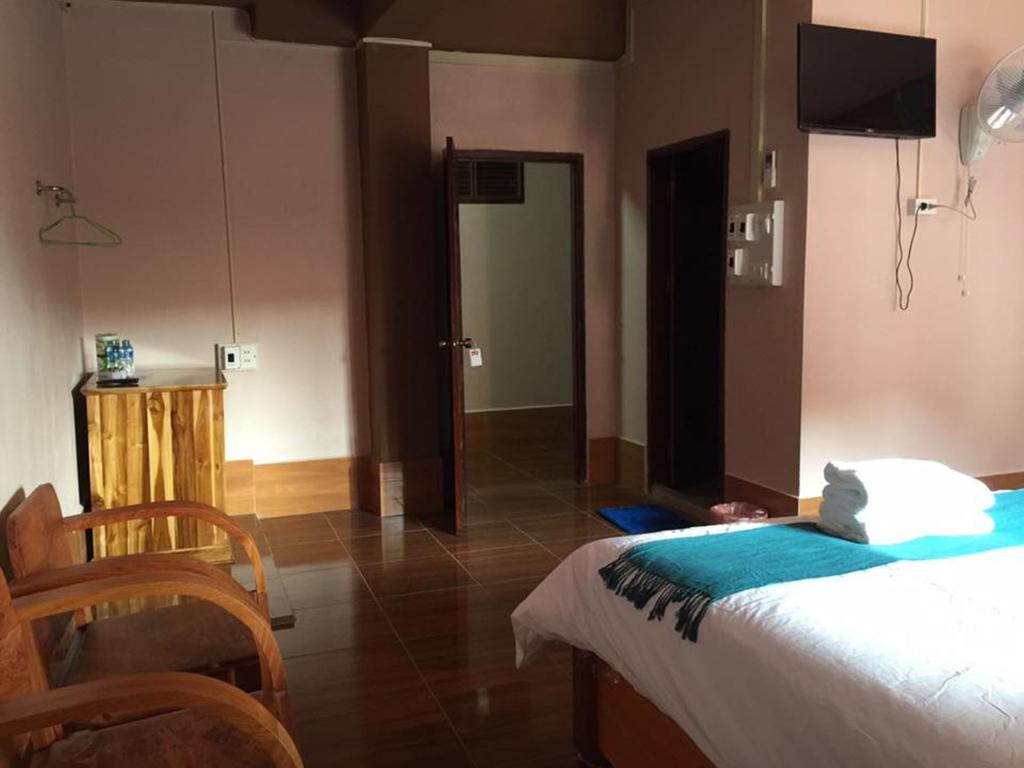 Happy River View Hotel Vang Vieng Esterno foto