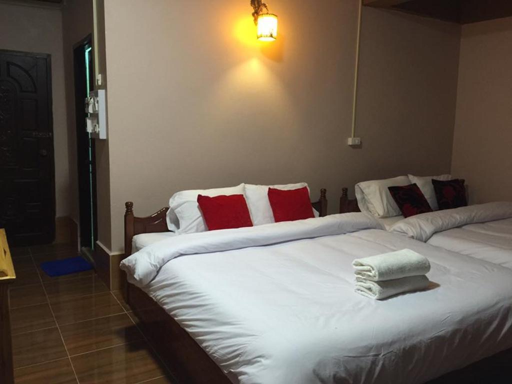 Happy River View Hotel Vang Vieng Esterno foto