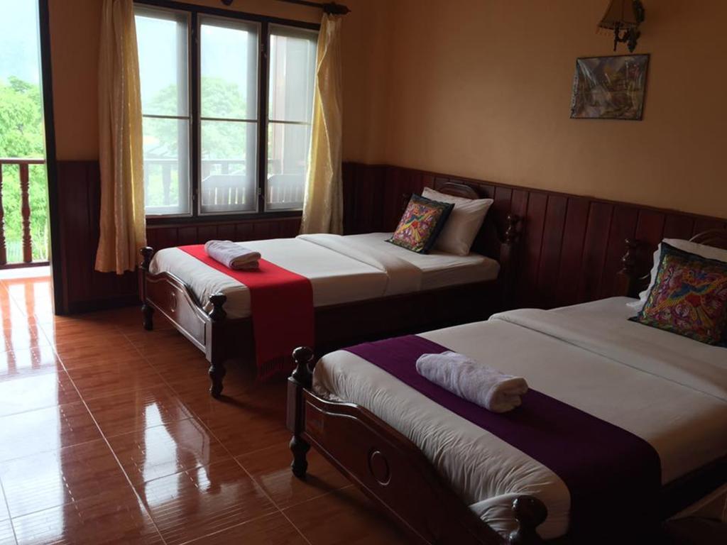 Happy River View Hotel Vang Vieng Esterno foto
