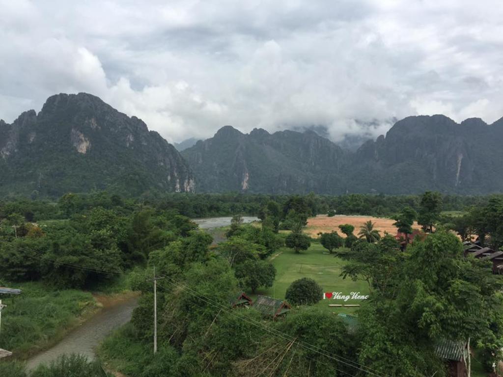 Happy River View Hotel Vang Vieng Esterno foto