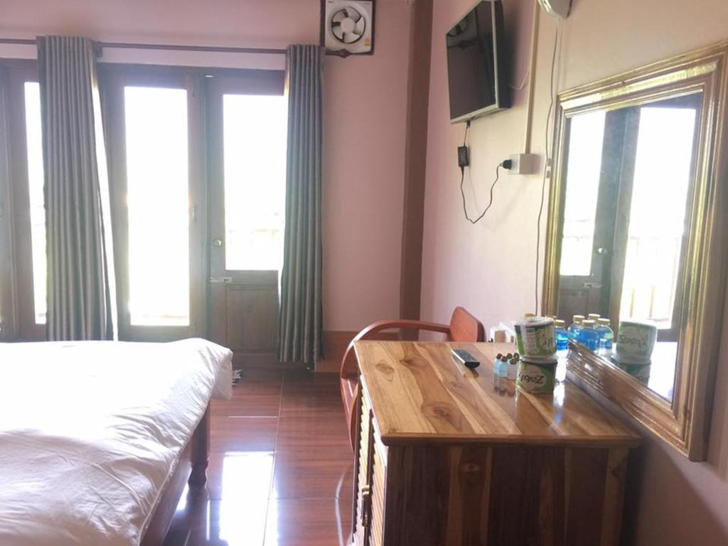 Happy River View Hotel Vang Vieng Esterno foto