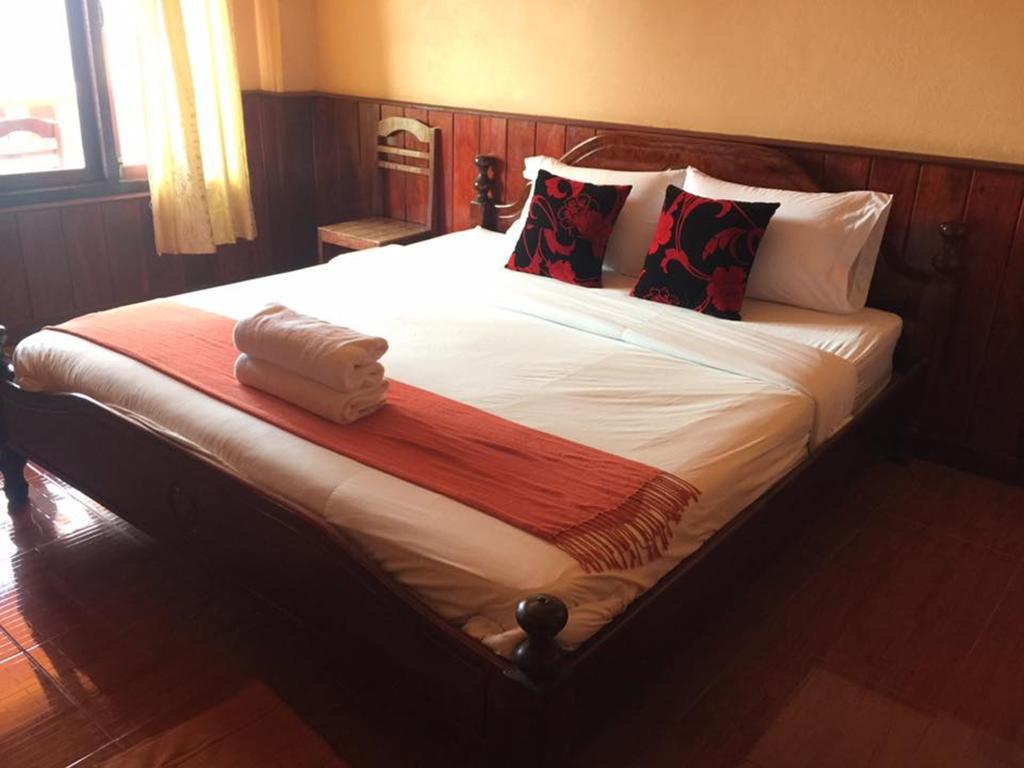 Happy River View Hotel Vang Vieng Esterno foto