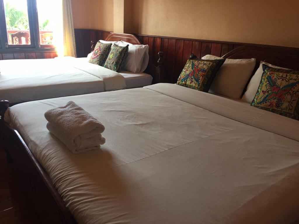 Happy River View Hotel Vang Vieng Esterno foto