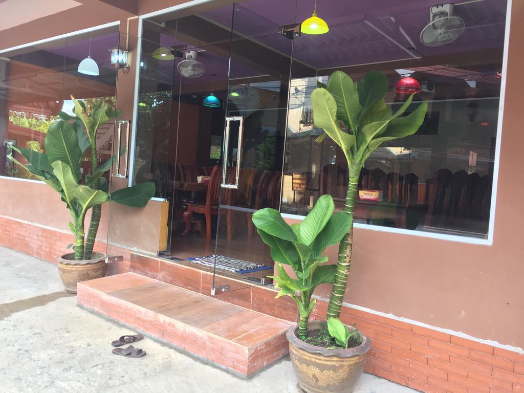 Happy River View Hotel Vang Vieng Esterno foto