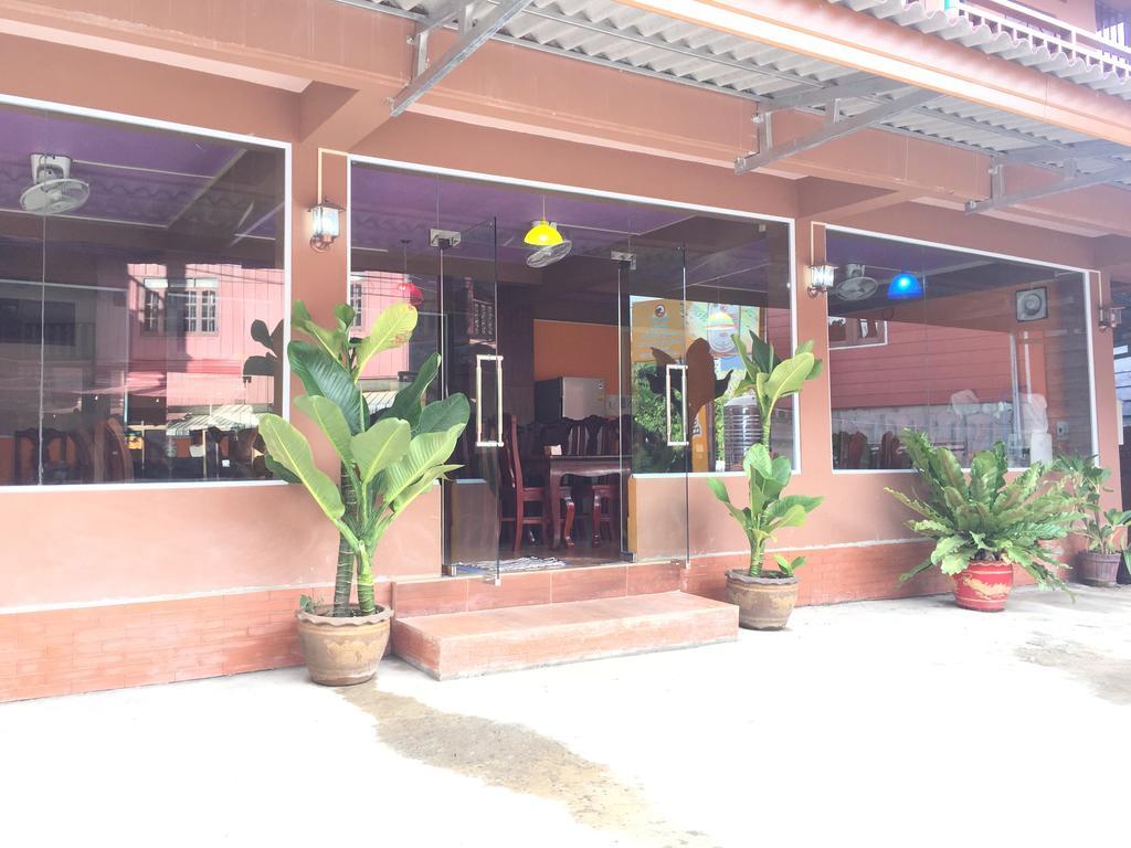 Happy River View Hotel Vang Vieng Esterno foto