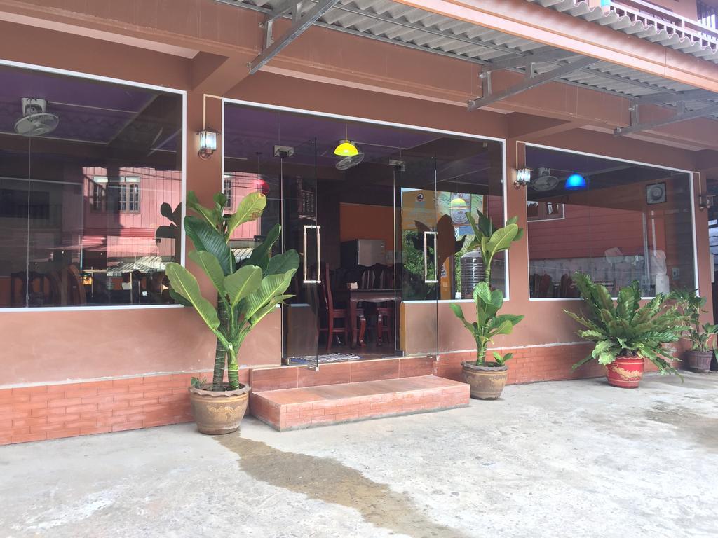 Happy River View Hotel Vang Vieng Esterno foto