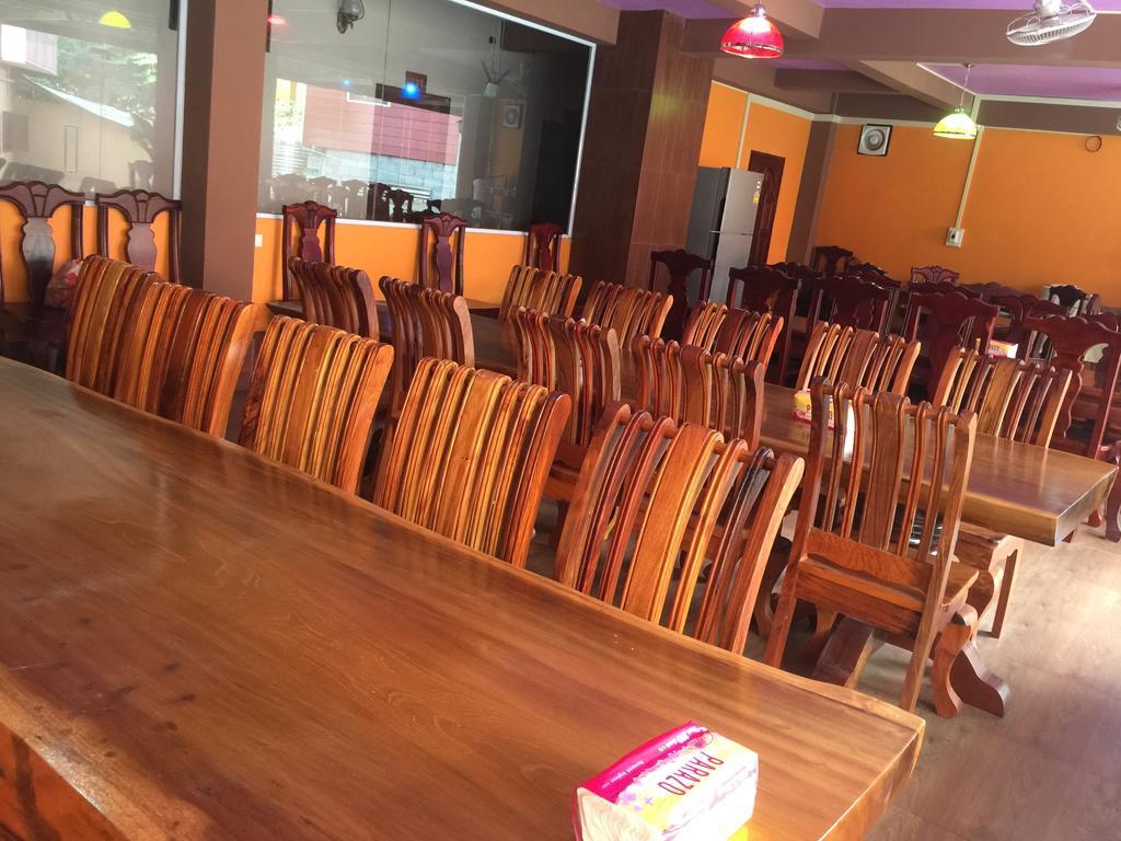 Happy River View Hotel Vang Vieng Esterno foto