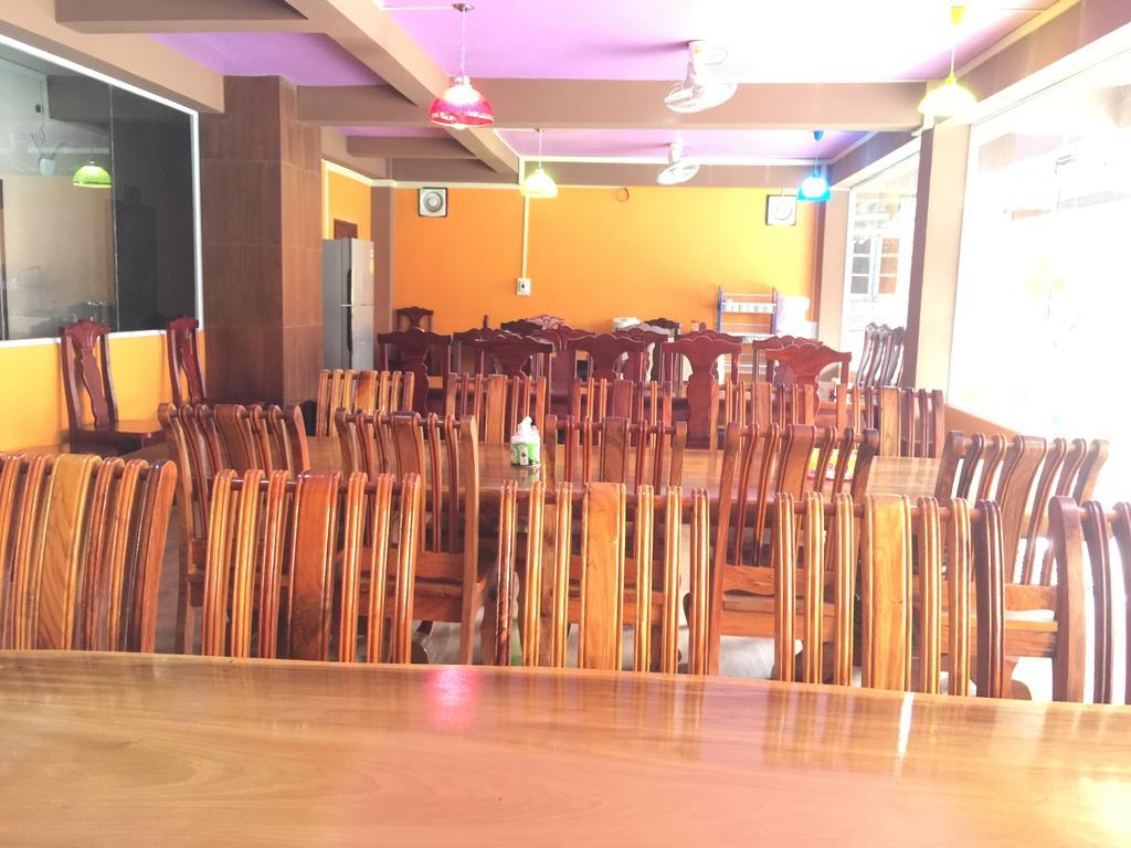 Happy River View Hotel Vang Vieng Esterno foto