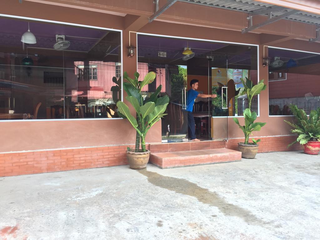 Happy River View Hotel Vang Vieng Esterno foto